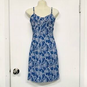 Anthropologie tapestry slip style dress Fits Small lined blue white Summer